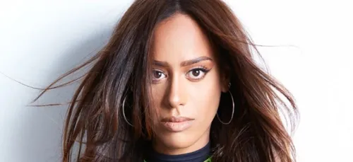 "J'ai beaucoup travaillé pour ce rôle" : Amel Bent débarque sur les...