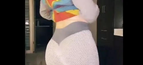 Ce legging considéré comme "magique", numéro 1 des ventes, fait...