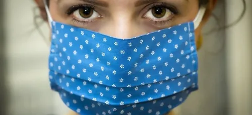 Covid : le port de certains masques en tissu déconseillé