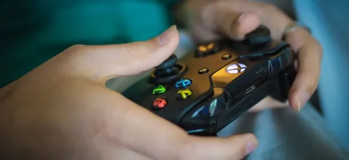 Un homme hurle en jouant à Call Of Duty, la gendarmerie débarque...