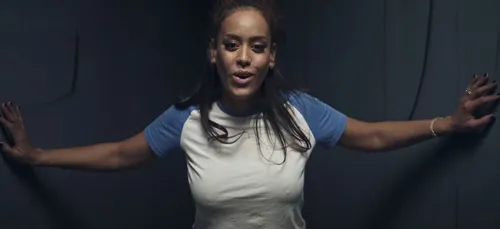 Les Enfoirés lèvent enfin le voile sur le clip « Maintenant » (vidéo)