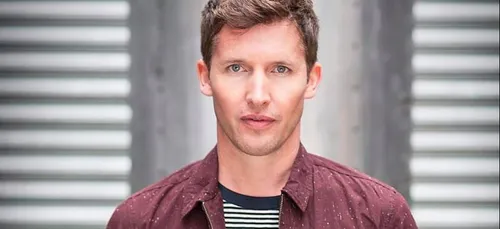 James Blunt débarque sur Tinder, et c'est très drôle ! (Vidéo)