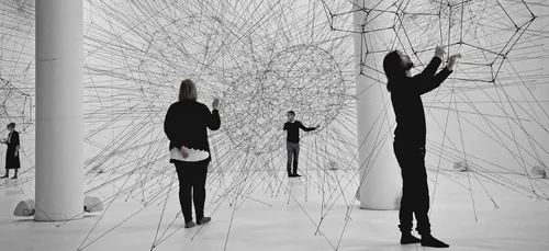 Réouverture des lieux publics : plusieurs scénarios discutés à...