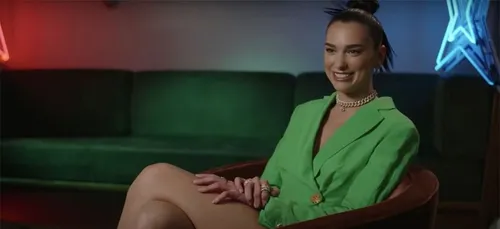 "L’histoire derrière le concert" :  Dua Lipa dévoile les coulisses...