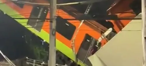 Mexico : un pont s'effondre alors qu'une rame de métro passe dessus...