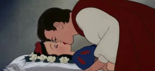 Blanche-Neige : jugé non consenti, le baiser du Prince fait...