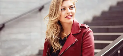 Louane évoque la perte de ses parents avec son nouveau single