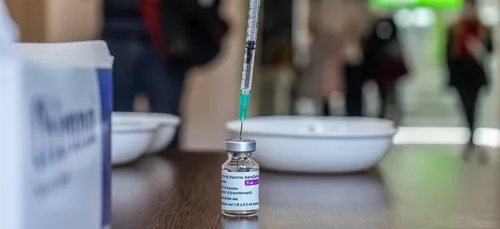 AstraZeneca: deux décès en France parmi quatre nouveaux cas de...