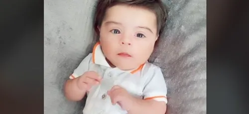 La masse capillaire de ce bébé buzz sur la toile (vidéos)