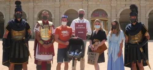 Elle perd les eaux au Puy du fou, son bébé obtient un accès au parc...