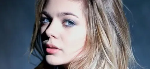 Louane en couple avec un célèbre DJ ! (PHOTO)