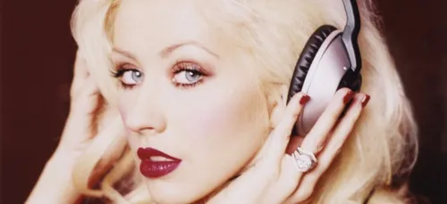 Christina Aguilera est méconnaissable à cause de la chirurgie...