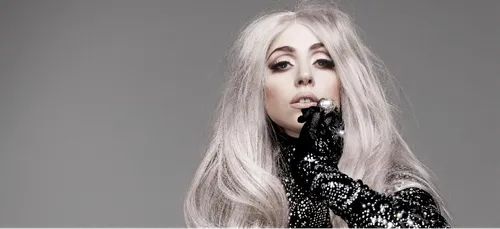 Quand Lady Gaga se transforme en elfe du Père Noël (Photos)