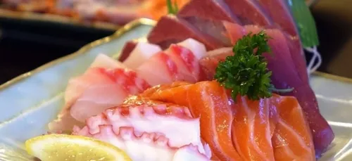 Sushis : un homme trouve un ver de 1 mètre dans son corps