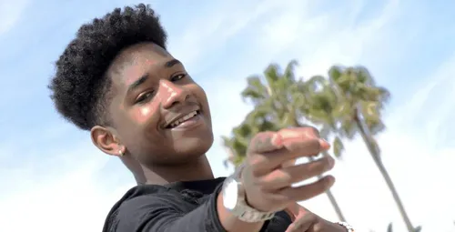 Lisandro Cuxi retourne au lycée pour la rentrée scolaire !