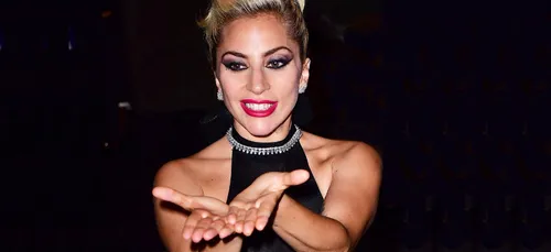 Pour s'excuser, Lady Gaga fait livrer des pizzas à ses fans ! (Photos)