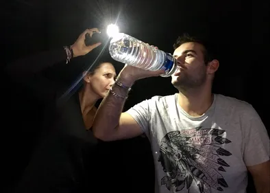 Les tutos de l’Équipe du Matin : s’éclairer pendant une panne...