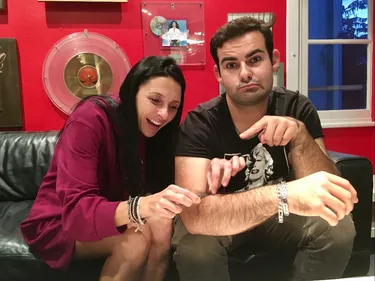 Les tutos de l’Équipe du Matin : épilation faite maison ! (VIDÉO)