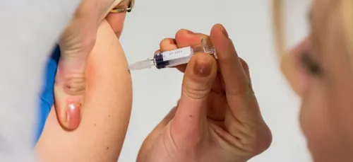 Santé: la grippe débarque, son vaccin aussi