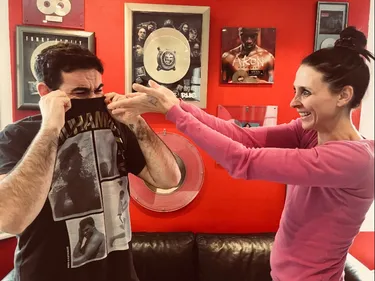 Les tutos de l’Équipe du Matin : éliminer les odeurs de cuisine sur...