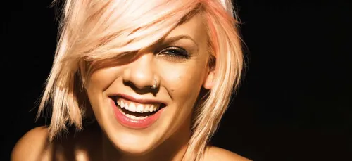 Pink la tête à l'envers dans le " Carpool Karaoke ": une vidéo LOL !