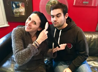 Les tutos de l’Équipe du Matin : nettoyer une brosse à cheveux !...