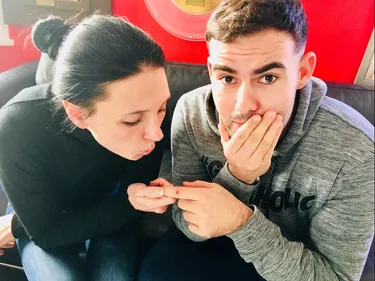 Les tutos de l’Équipe du Matin : bien positionner un pansement sur...