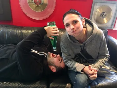 Les tutos de l’Équipe du Matin : soulager un mal de gorge avec du...