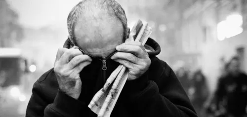 Angers : une retraitée gazée et dépouillée