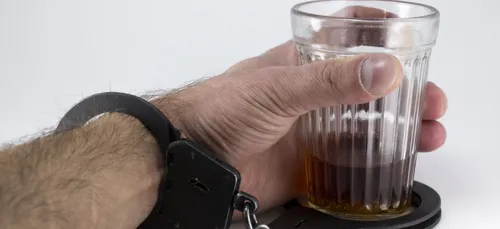 Sarthe : jugé pour avoir mordu et frappé deux policiers