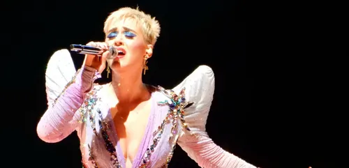 Katy Perry accusée d'agression sexuelle (vidéo)