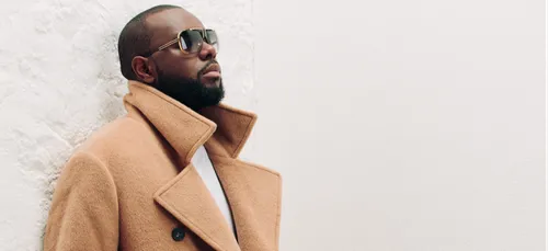 Maître Gims partage une vieille photo de lui, sans ses lunettes noires