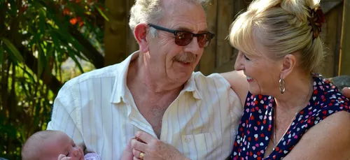 Garder ses petits-enfants augmenterait l’espérance de vie des...