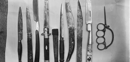 Angers : convoqué au tribunal, les vigiles trouvent des armes dans...