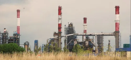 La levée des blocages de raffineries a commencé