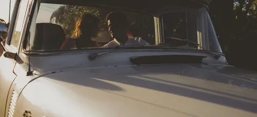 Couple : les positions coquines à tester dans une voiture