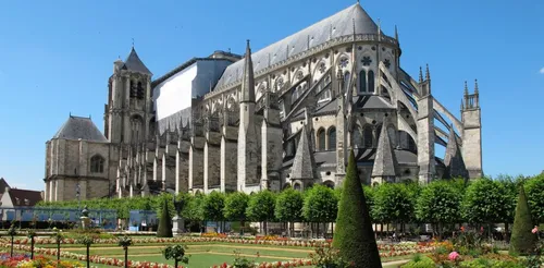 Bourges : un homme se jette du haut de la Cathédrale