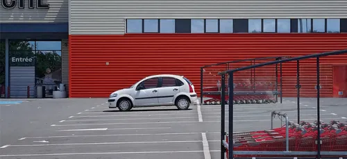 Cher : elle part boire un verre et laisse son enfant dans la voiture