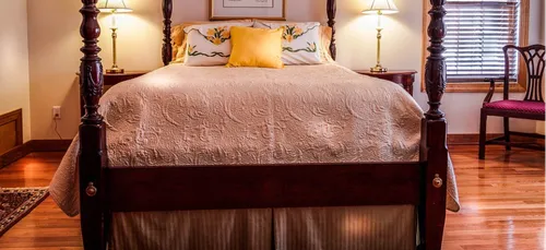 Ils cambriolent une maison et se font surprendre dans le lit conjugal