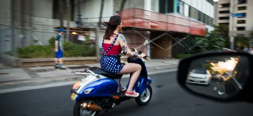 Tours : une policière se blesse en s’accrochant au scooter d’un...