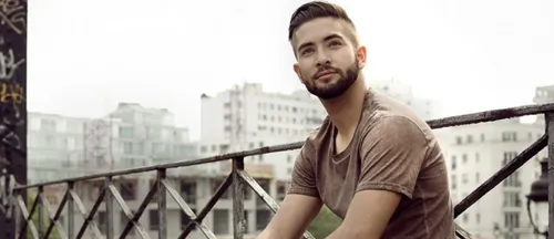 Tour Vibration à Orléans : Soprano et Kendji sur le parvis de la...
