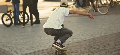 Sarthe : un jeune de 24 ans percuté mortellement par un camion