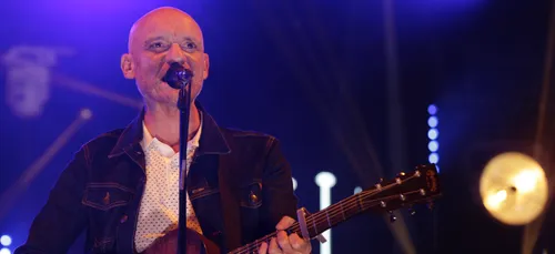 Tour Vibration : Gaëtan Roussel dévoile ses collaborations avec...