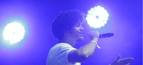 Tour Vibration : Cameron réalise la première scène de sa carrière !