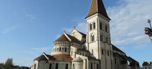 Touraine : il est aux toilettes, le sol se dérobe sous ses pieds