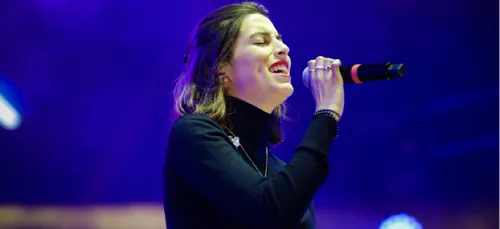 Tour Vibration : Léa Paci dévoile l’une des rencontres les plus...