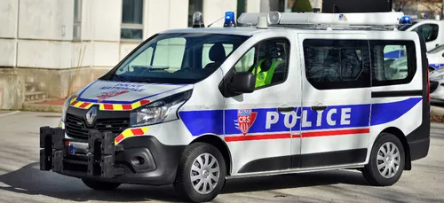 Yonne : il tente de s’échapper du fourgon de police