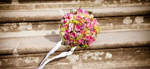 Sarthe : jugé pour violences conjugales, il demande sa compagne en...