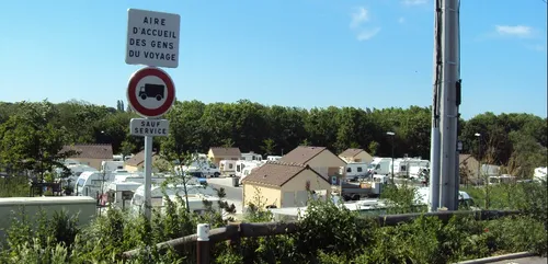 Chartres : les gens du voyage manifestent pour rester