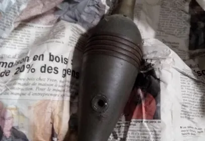 Le Mans : elle découvre un véritable arsenal en nettoyant une maison